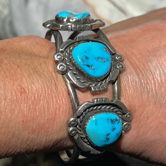Vintage Navajo Turquoise Sterling Silver Cuff, Artist Marked - Picture 12 of 13